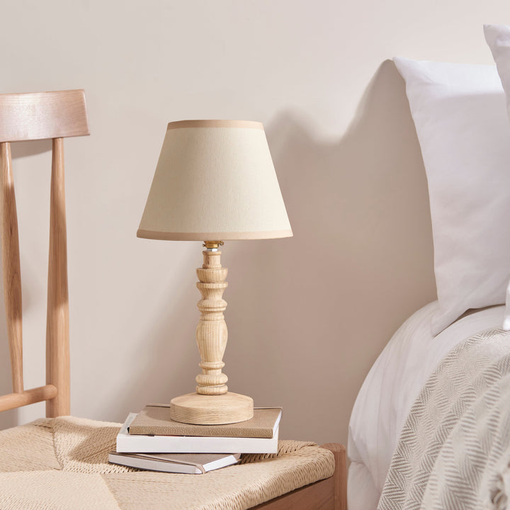114296 Bibury &amp; Ivy 20cm Table Lamp Wood White