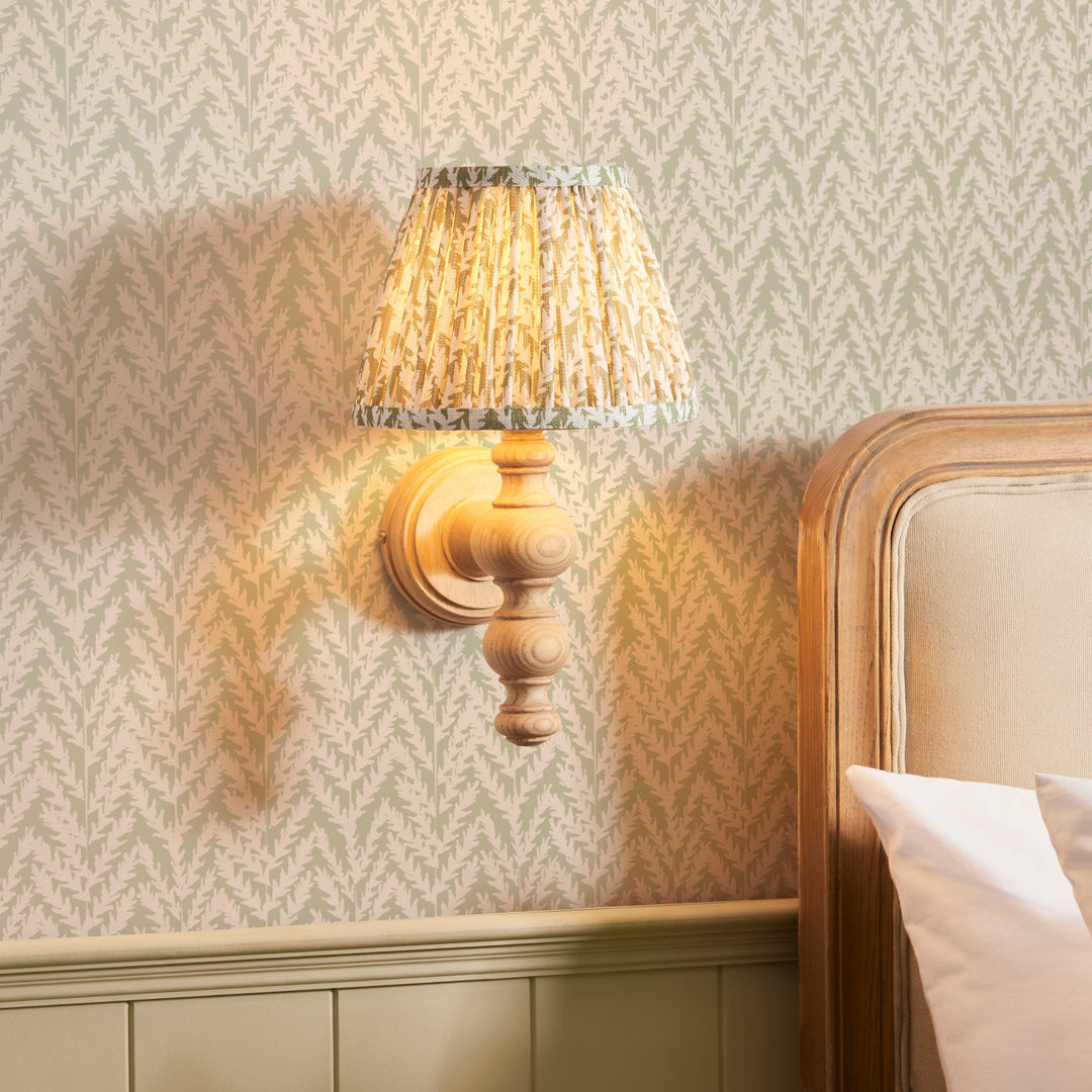 114322 Bibury &amp; Leaf 20cm Wall Light Wood Green
