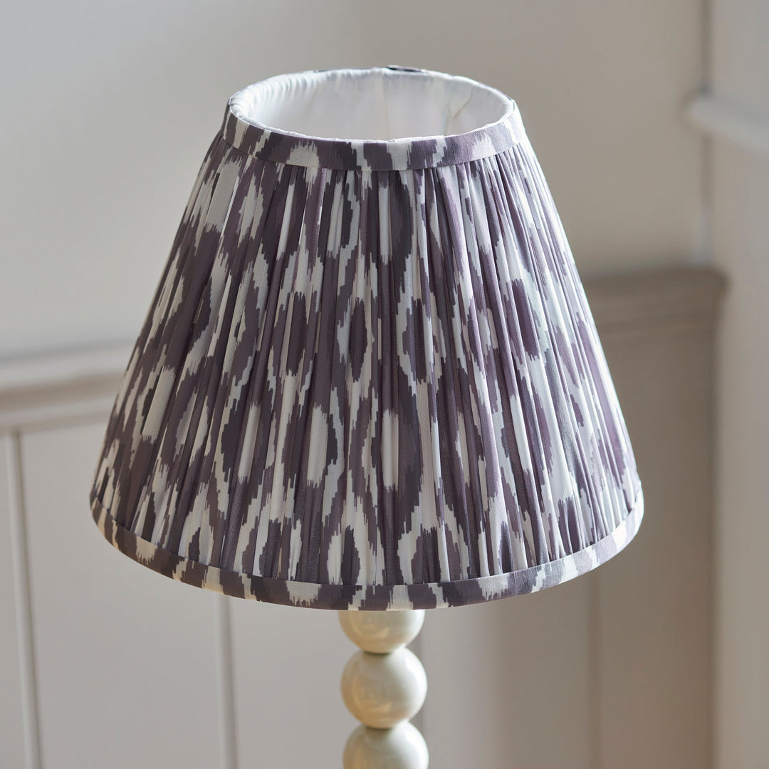 114689 Higgledy &amp; Ikat 25cm Table Lamp White Grey