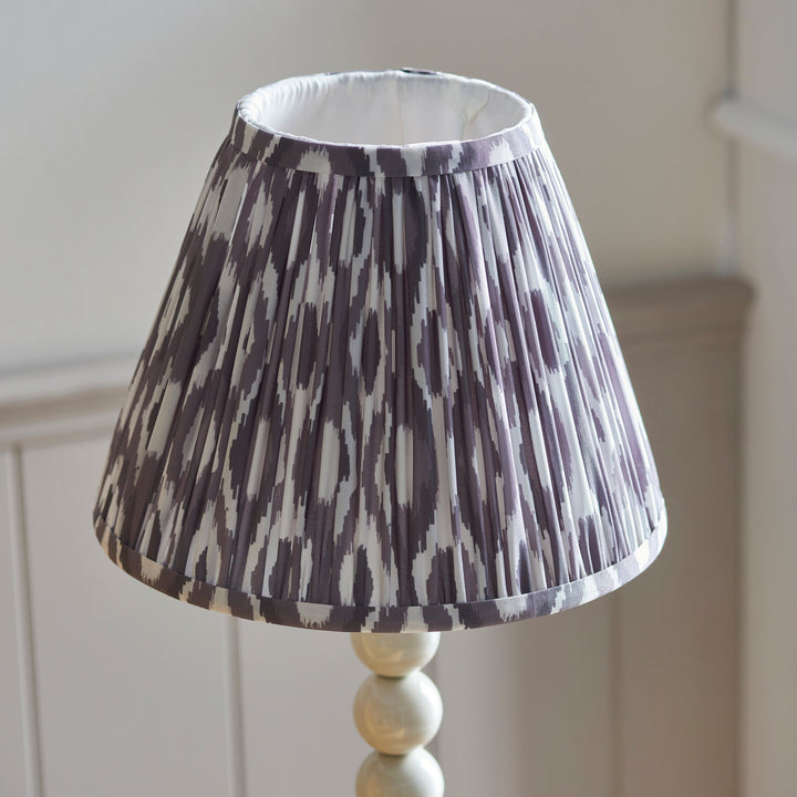 114689 Higgledy &amp; Ikat 25cm Table Lamp White Grey
