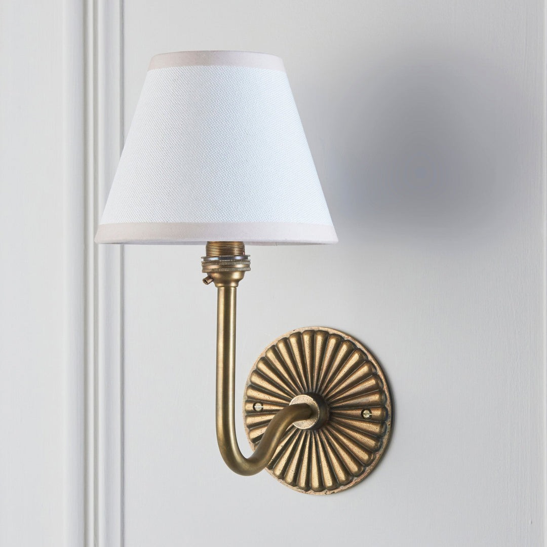 115297 Dahlia Swan &amp; Ivy 16cm Wall Light Brass White