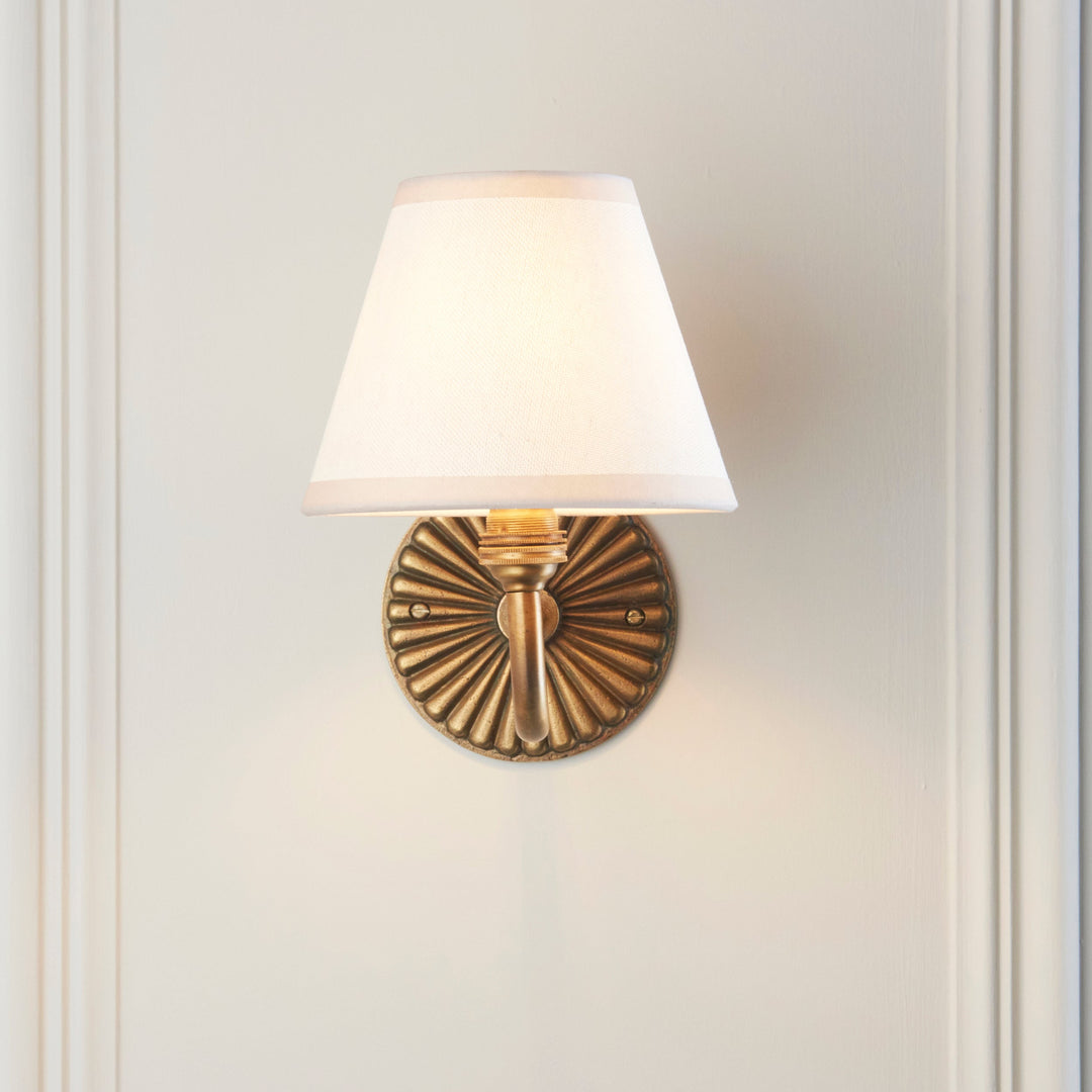 115313 Dahlia Curve &amp; Ivy 16cm Wall Light Brass White