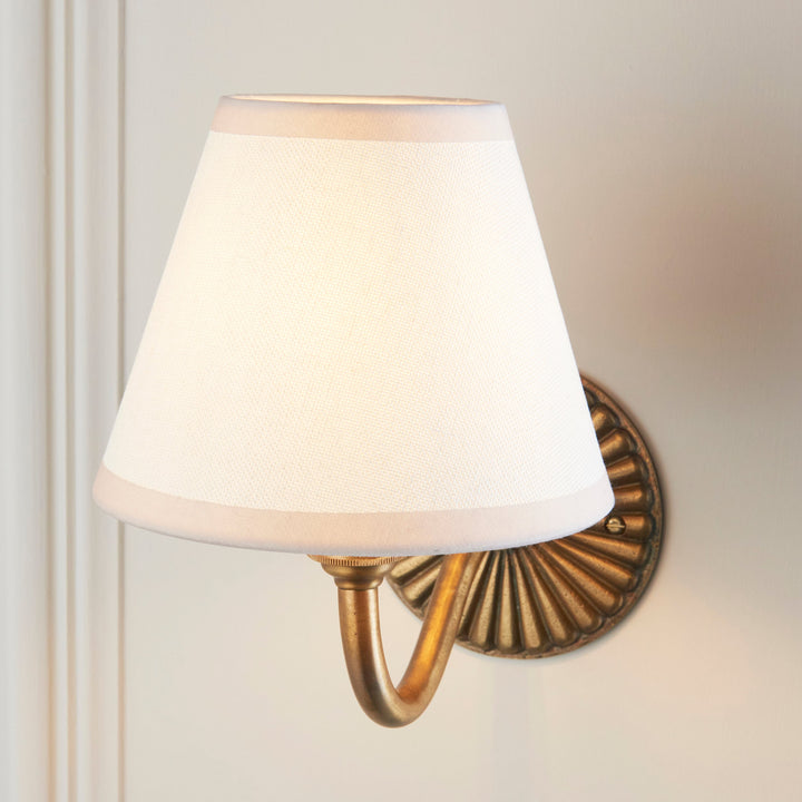 115313 Dahlia Curve &amp; Ivy 16cm Wall Light Brass White