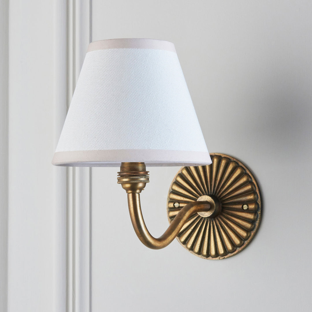 115313 Dahlia Curve &amp; Ivy 16cm Wall Light Brass White