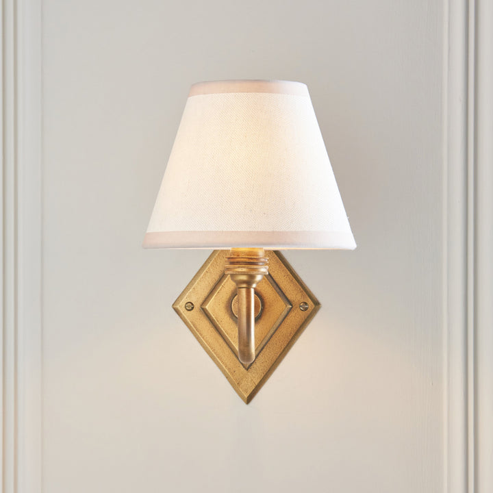 115405 Diamond Curve &amp; Ivy 16cm Wall Light Brass White