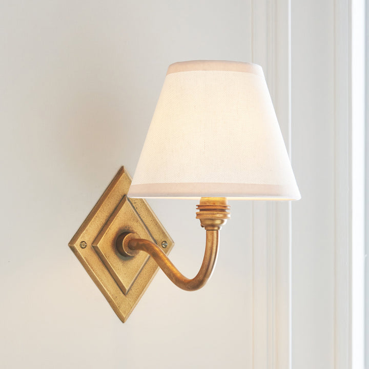 115405 Diamond Curve &amp; Ivy 16cm Wall Light Brass White