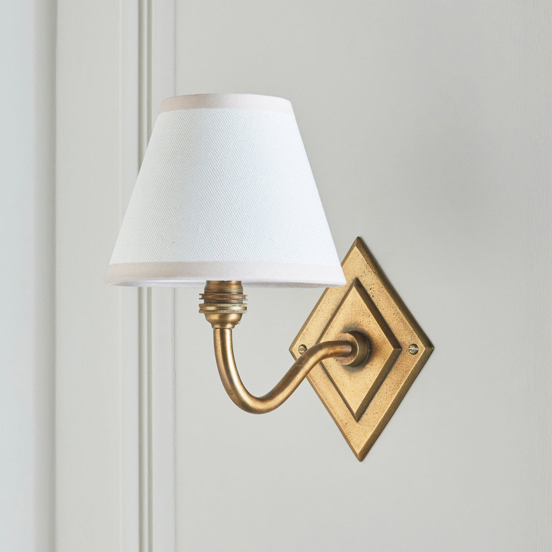 115405 Diamond Curve &amp; Ivy 16cm Wall Light Brass White