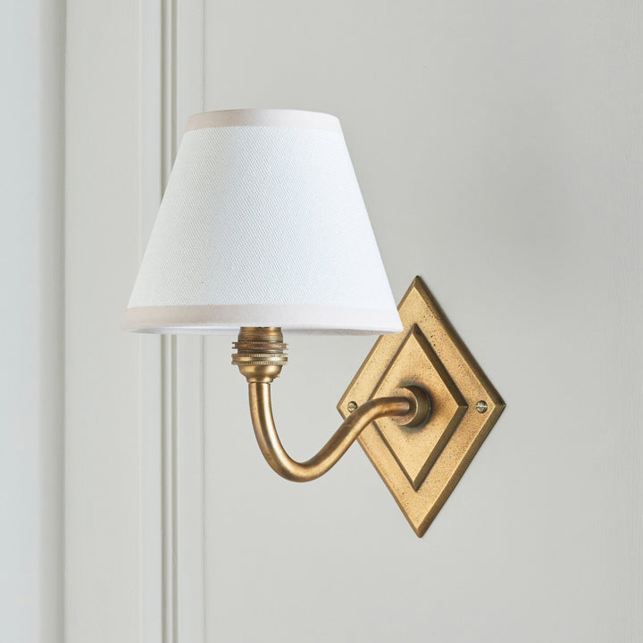 115405 Diamond Curve &amp; Ivy 16cm Wall Light Brass White