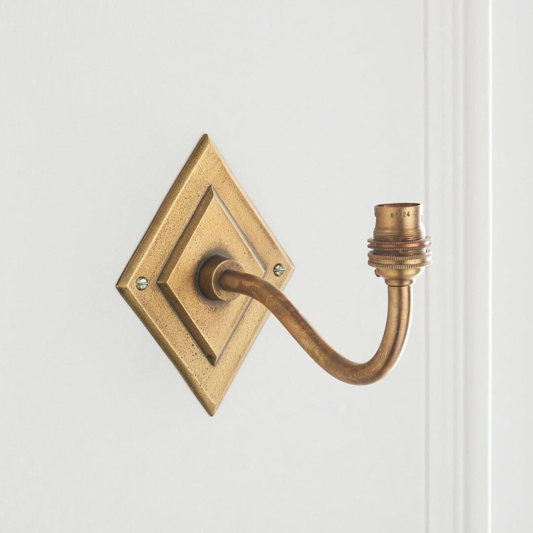 115406 Diamond Curve &amp; Ikat 16cm Wall Light Brass