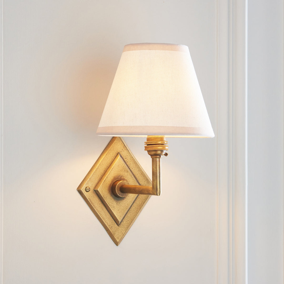 115421 Diamond Angle &amp; Ivy 16cm Wall Light Brass White