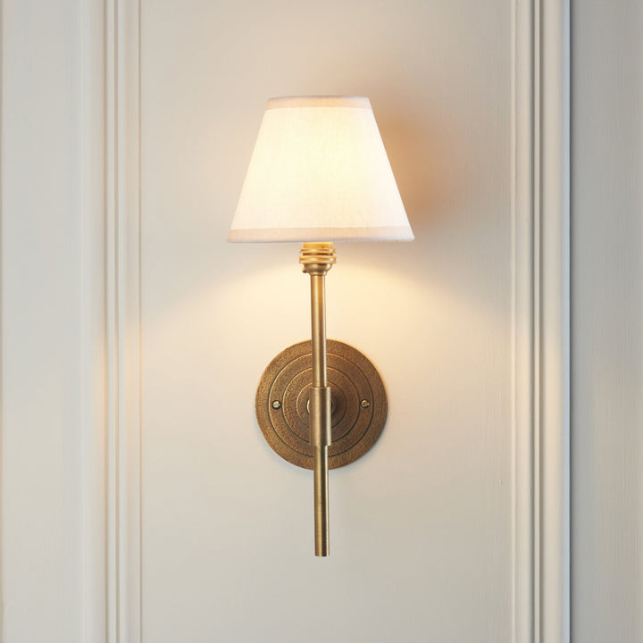 115437 Halo Tall &amp; Ivy 16cm Wall Light Brass White