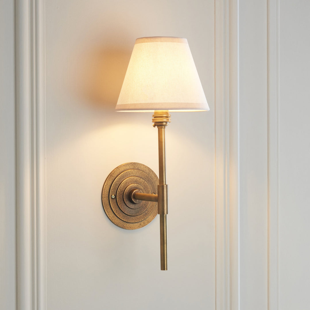 115437 Halo Tall &amp; Ivy 16cm Wall Light Brass White