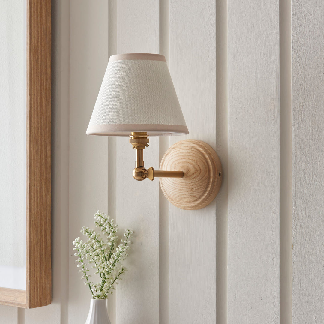 115851 Wood Wing &amp; Ivy 16cm Wall Light Wood White
