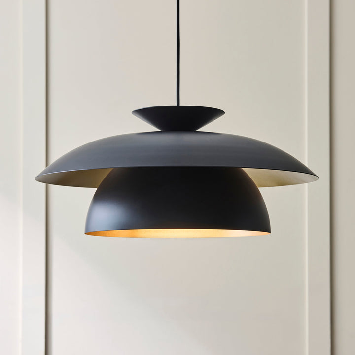 121071 Lyon Pendant Black