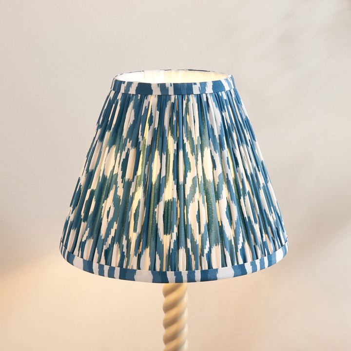 125413 Twist &amp; Ikat 25cm Table Lamp White Blue
