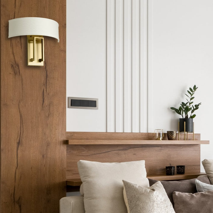 Hinkley Lighting HK-HAMPTON2-BB Hampton 2 Light Wall Light Brushed Brass