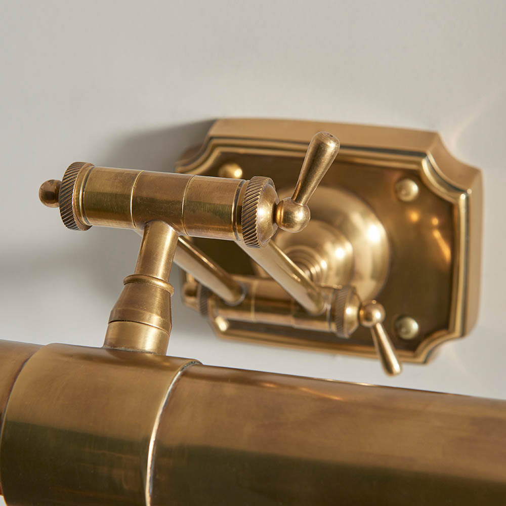 Interiors 1900 69833 Winchester 20" Picture Light Brass (S)