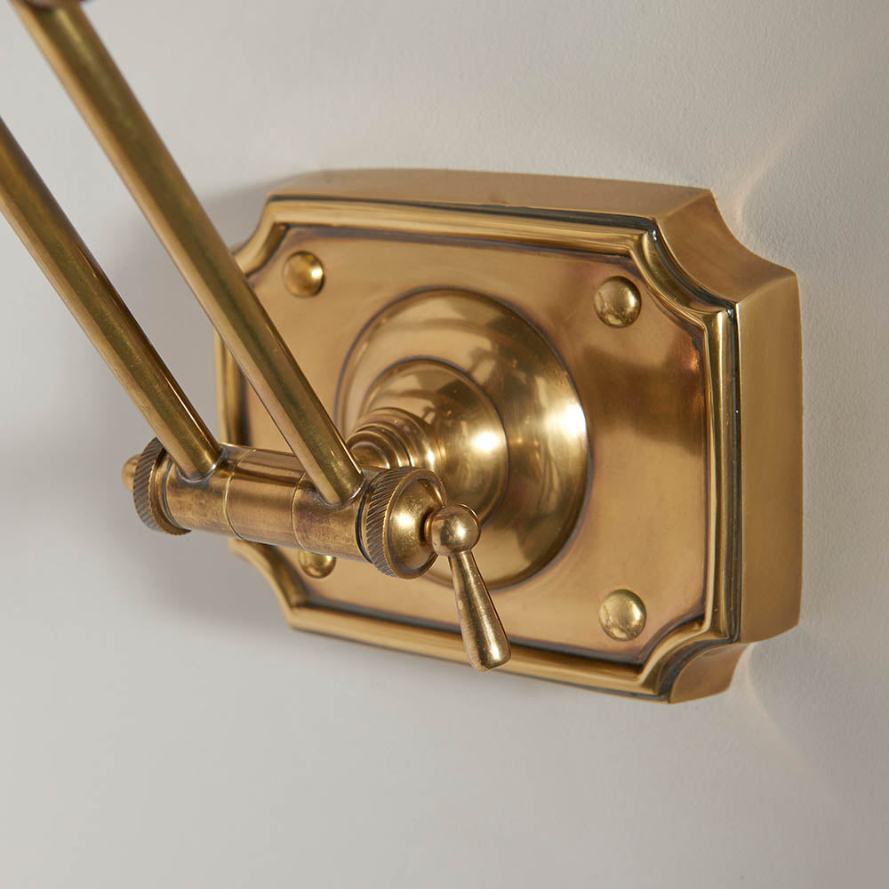 Interiors 1900 69833 Winchester 20" Picture Light Brass (S)